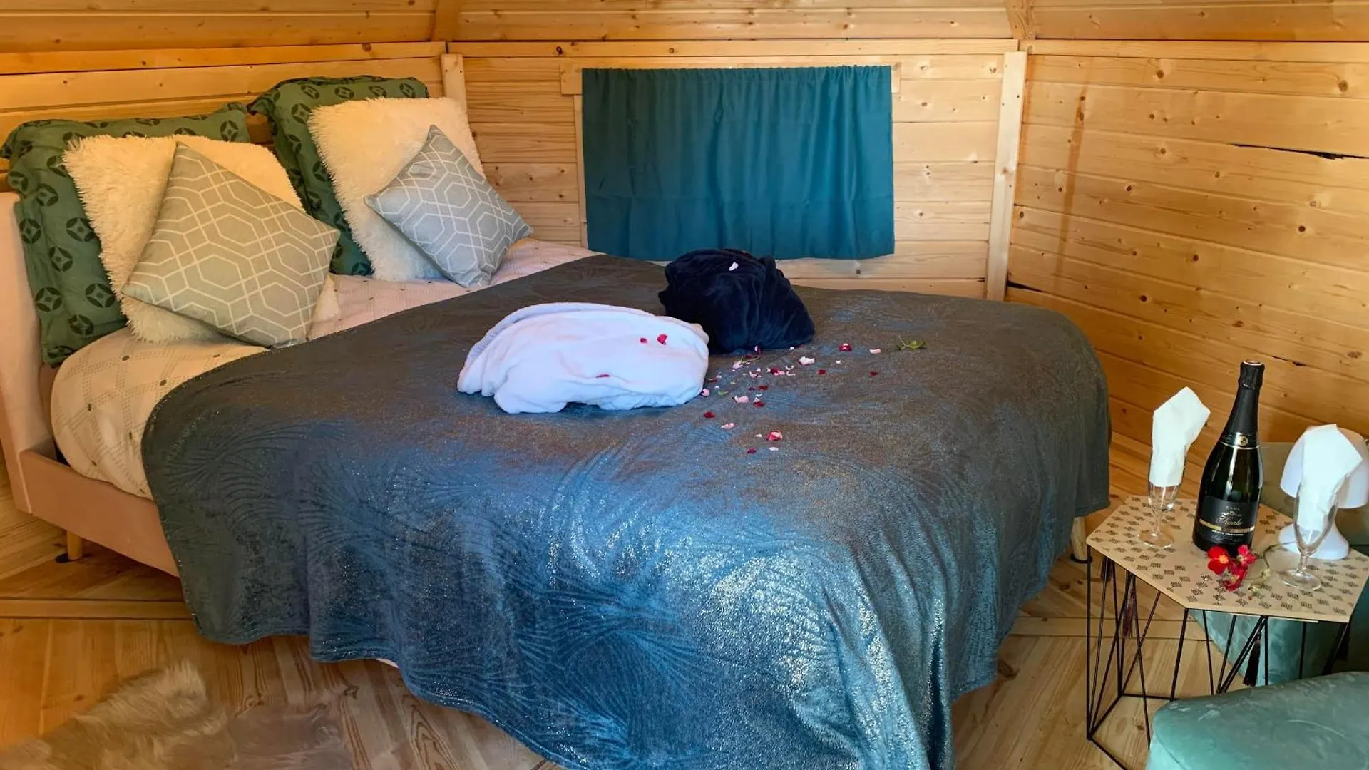 Cabane Feerique Bégard Fransa
